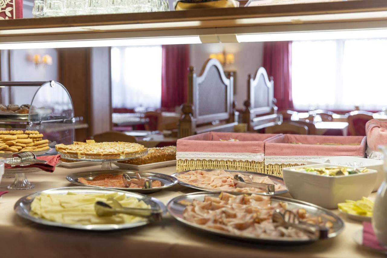 Hotel Cristallo Canazei Buitenkant foto