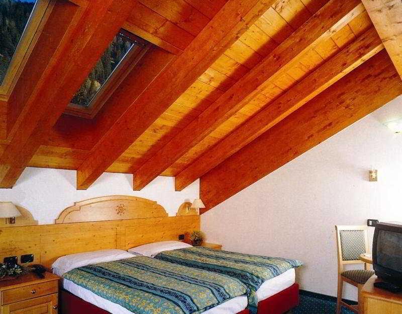 Hotel Cristallo Canazei Buitenkant foto